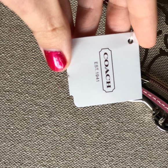 Coach wristlet - Picture 4 of 8
